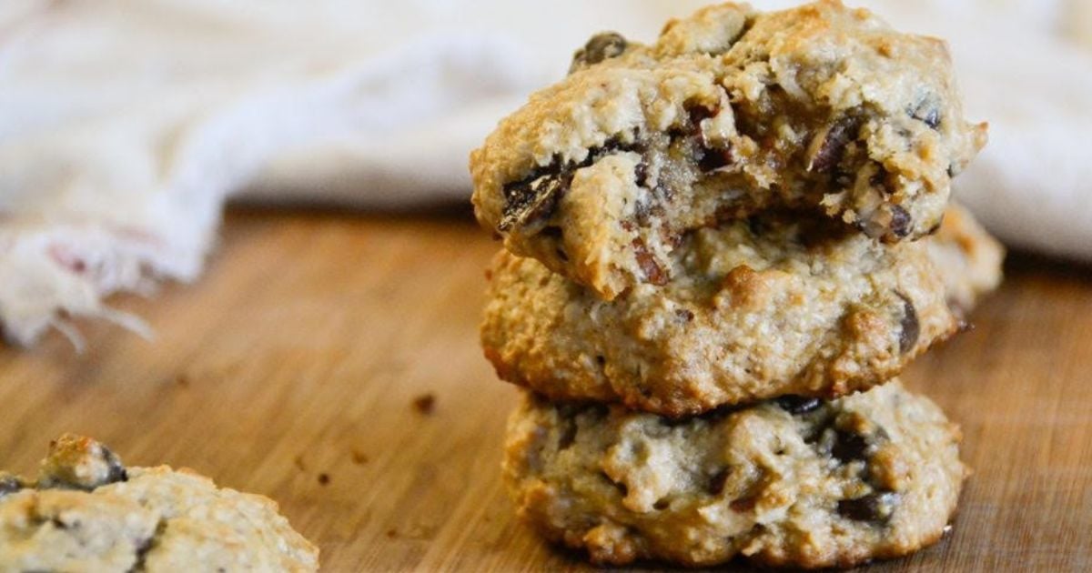paleo almond butter cookies.