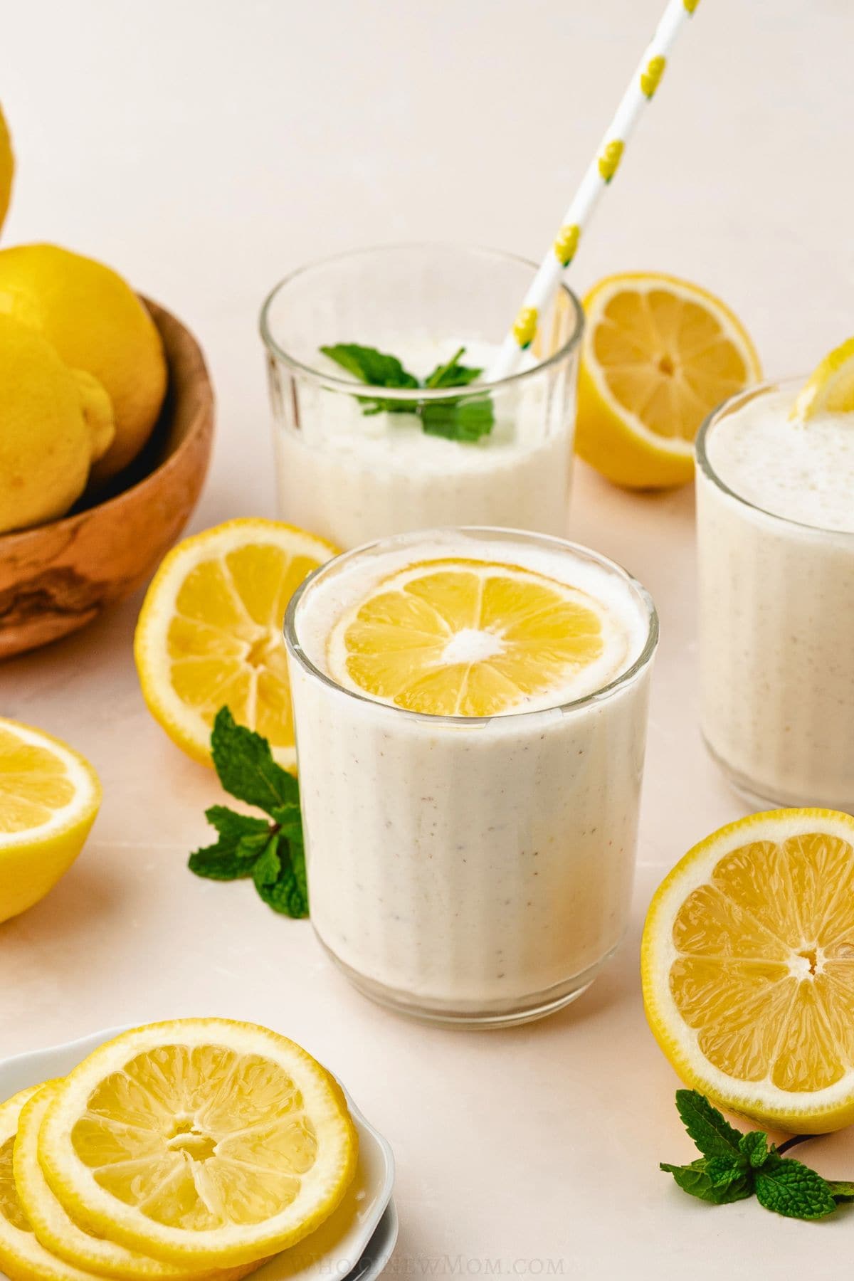 lemon smoothie in glass.