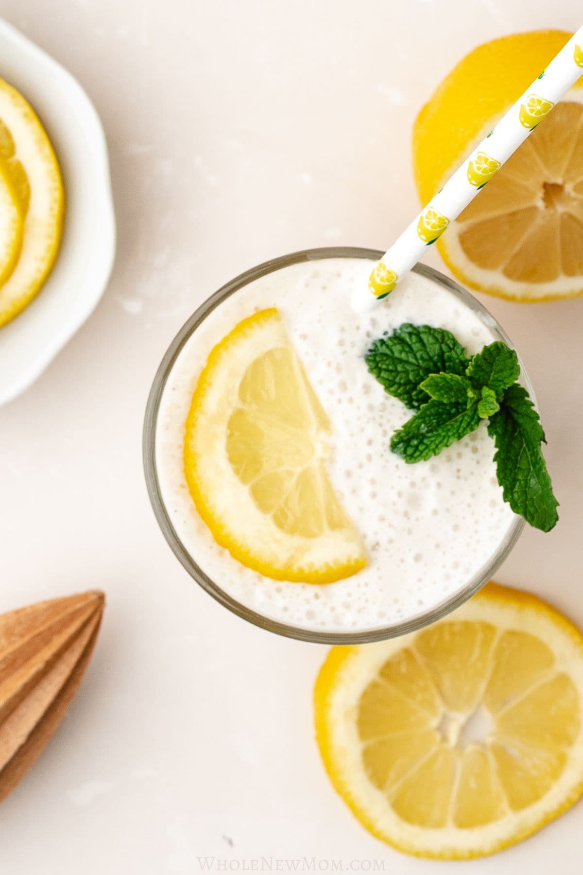 lemon smoothie in glass.