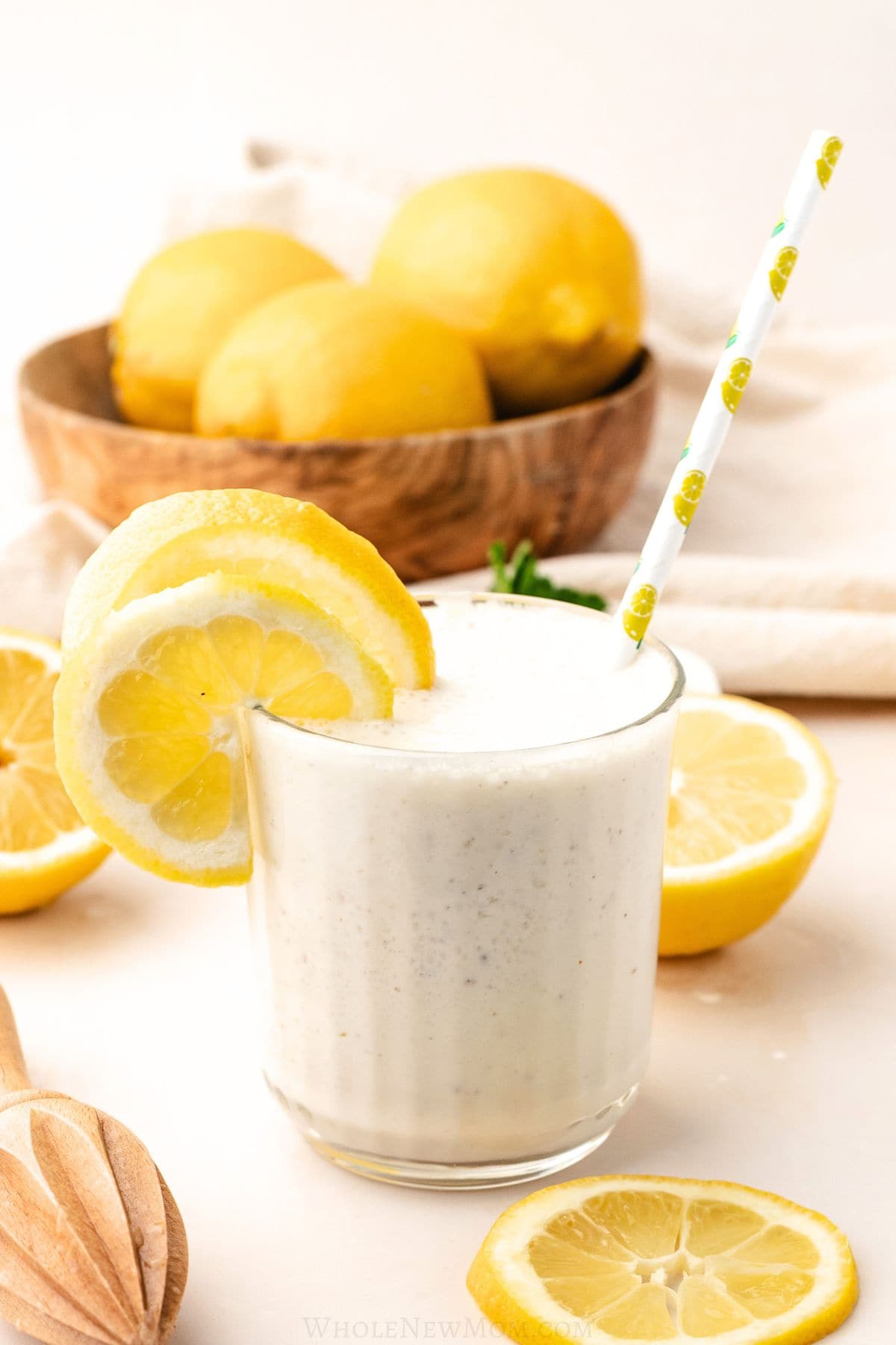 lemon smoothie in glass.
